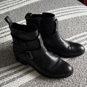 KENNETH COLE GENTLE SOULS // LEATHER CHELSEA BOOT